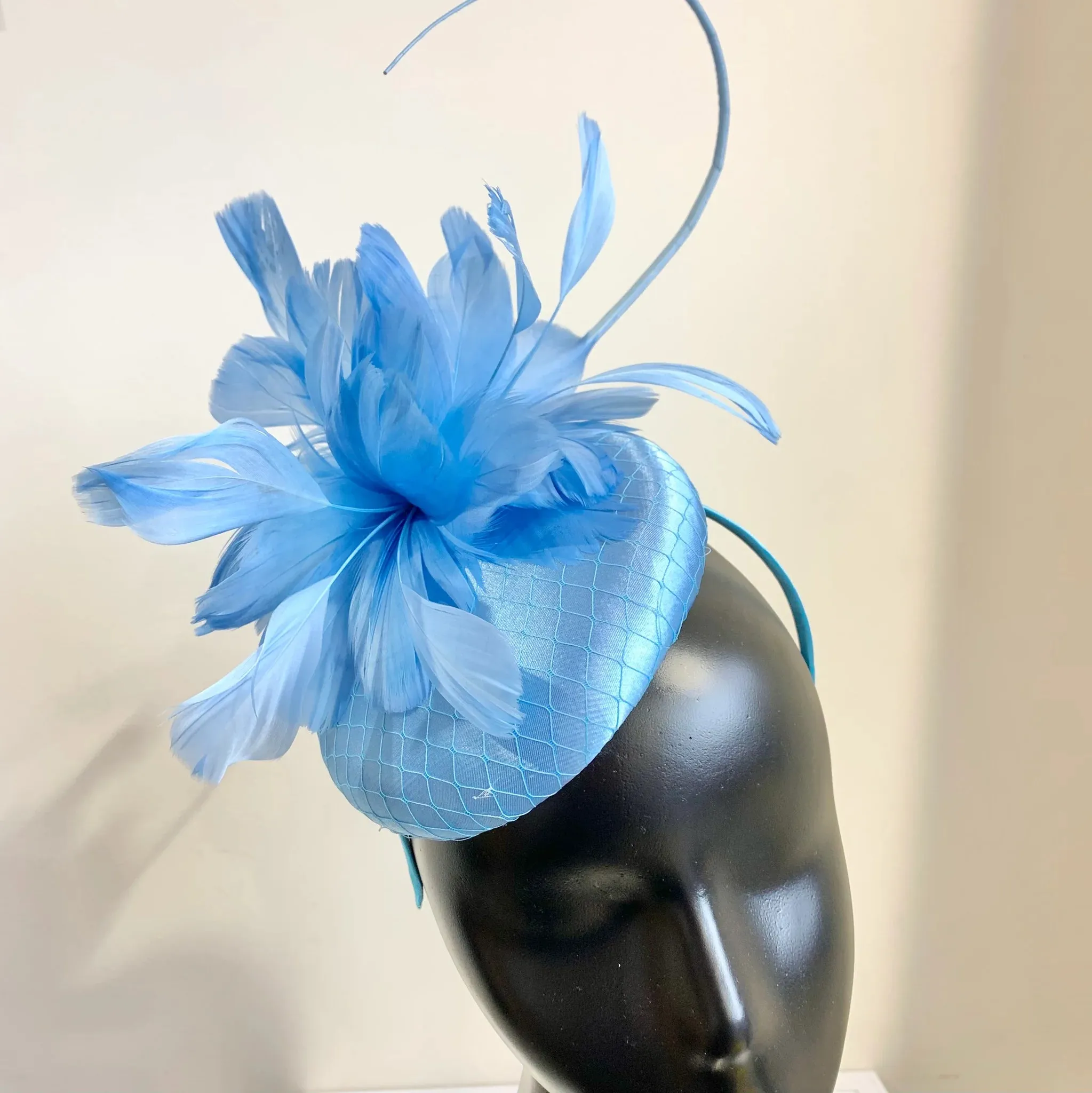 Pillbox style fascinator with feather and spike detail on band D04