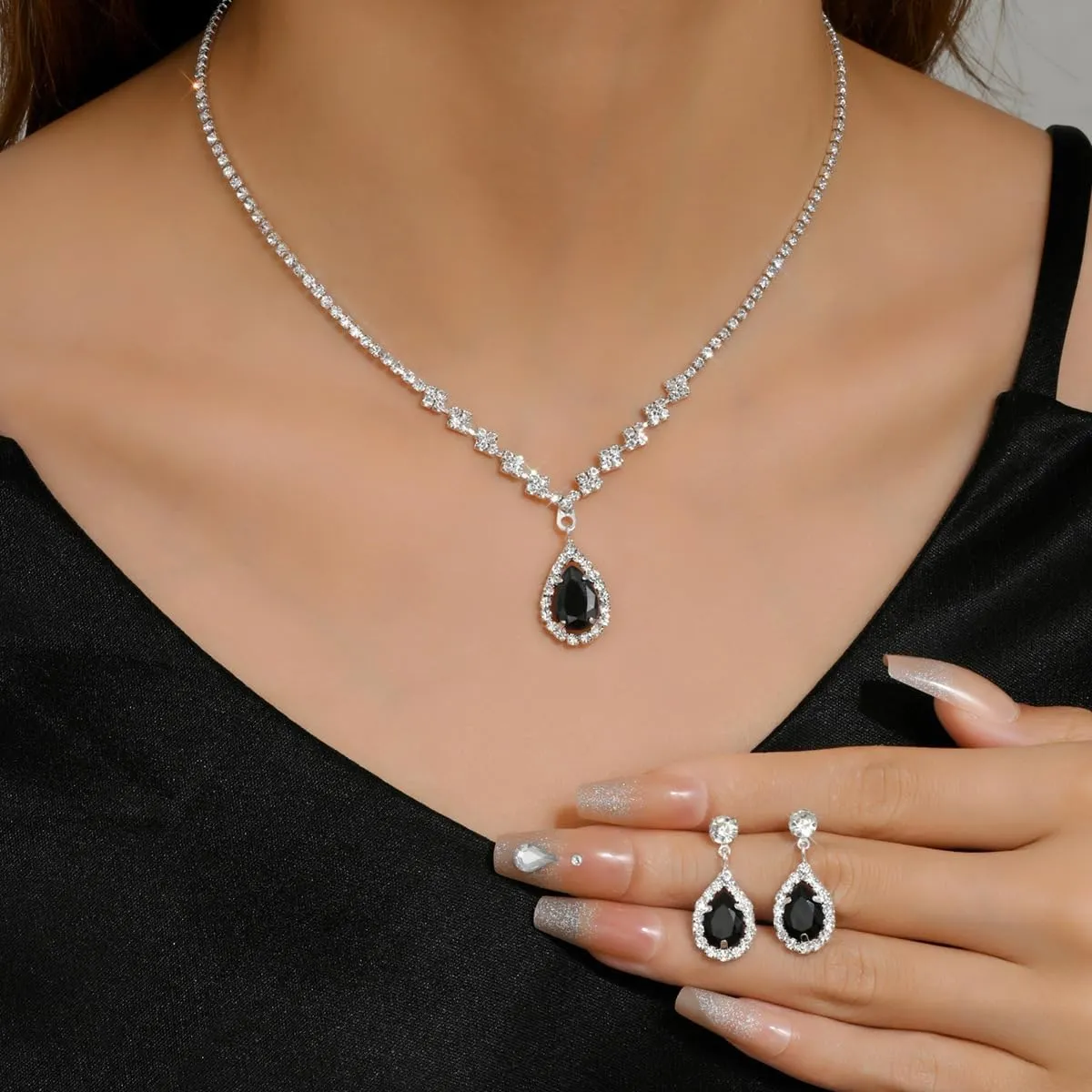 Shiny Cubic Zirconia Waterdrop Earrings Pendant Necklace Set Rhinestone Waterdrop Dangle Earrings Clavicle Necklace Wedding Bride Jewelry for Women